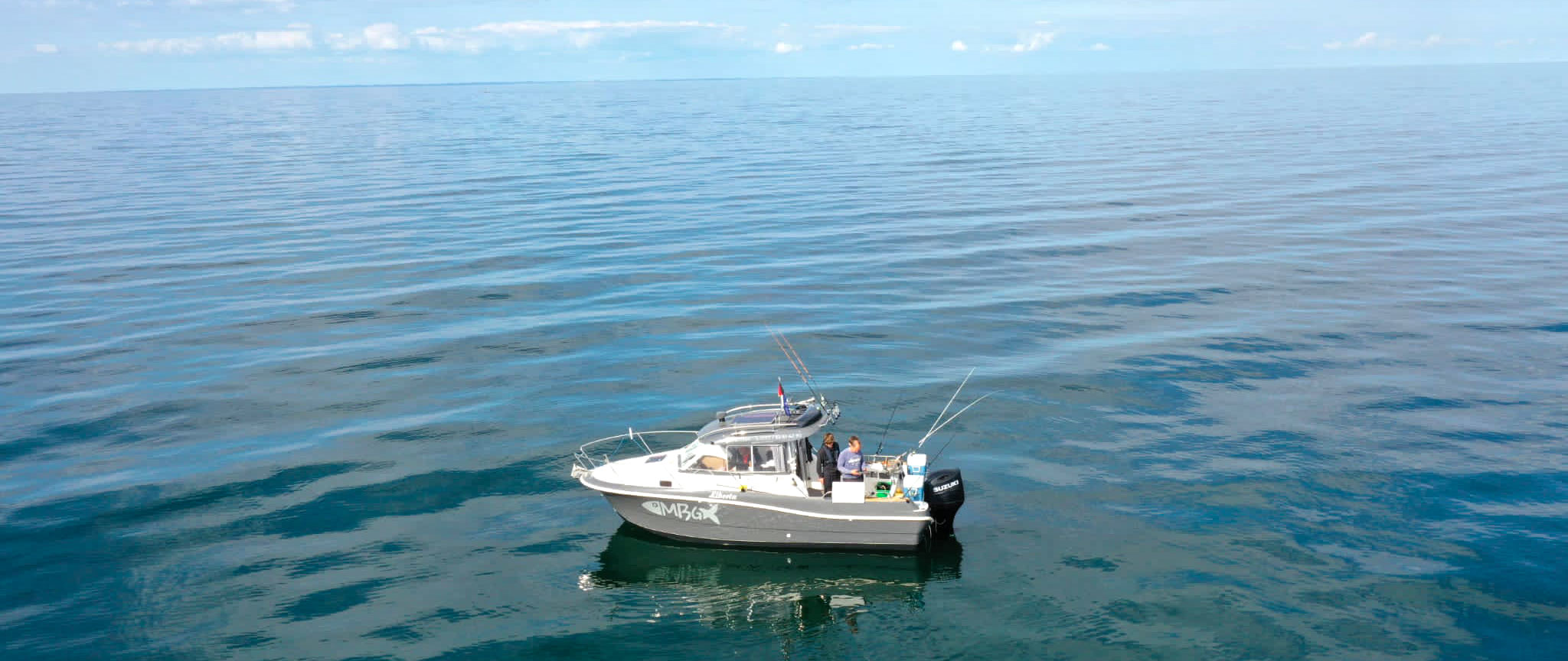 Liberta-mit-Anglern-in-der-Ostsee-Luftbild